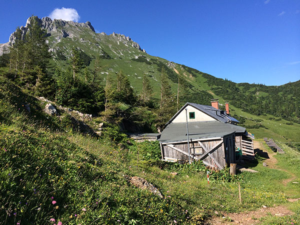 [ Leobner Hütte mit Vordernberger Griesmauer ]