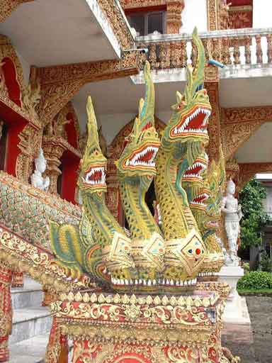 Statue de Naga dans un Temple de Chiang Mai