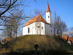 Der Turmhügel mit der Kapelle St. Maria