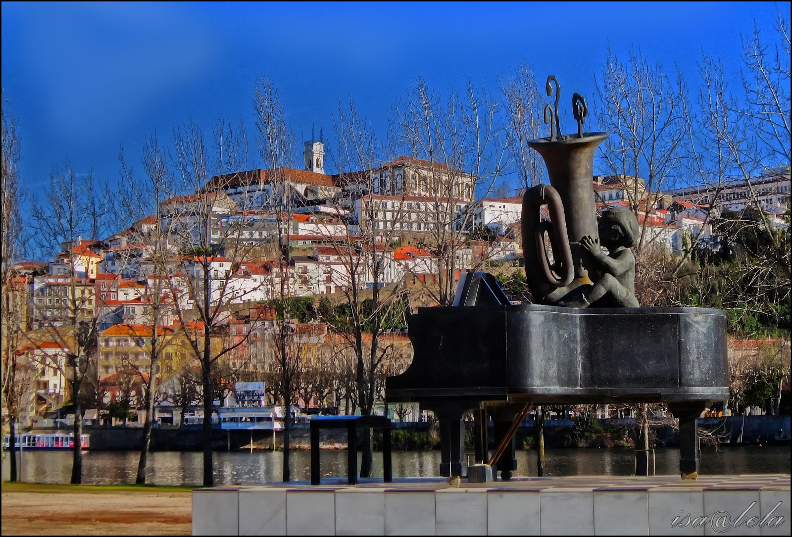Resultado de imagem para praça da canção Coimbra