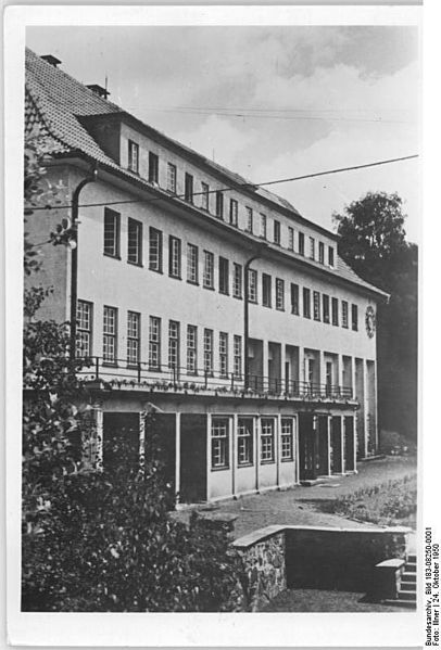 File:Bundesarchiv Bild 183-08250-0001, Sonneberg, Tbc-Krankenhaus "Walderholung".jpg
