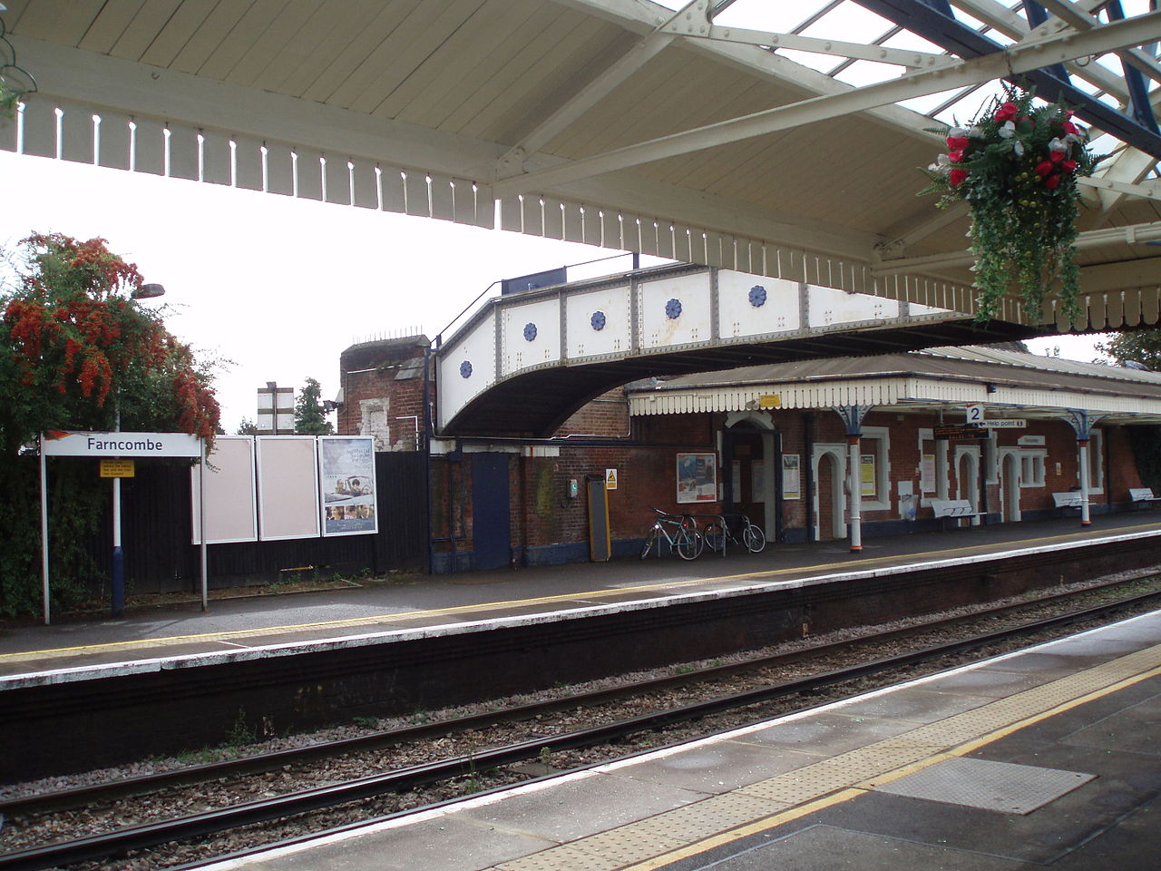  photo Farncombe Platforms_2007