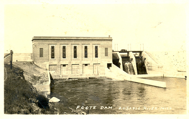 Postcard courtesy of UpNorth Memories collection on Flickr, used with Creative Common license