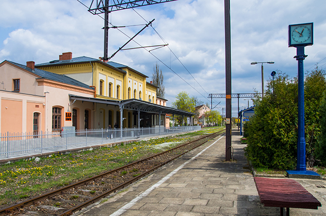 Budynek dworca w maju 2015 roku